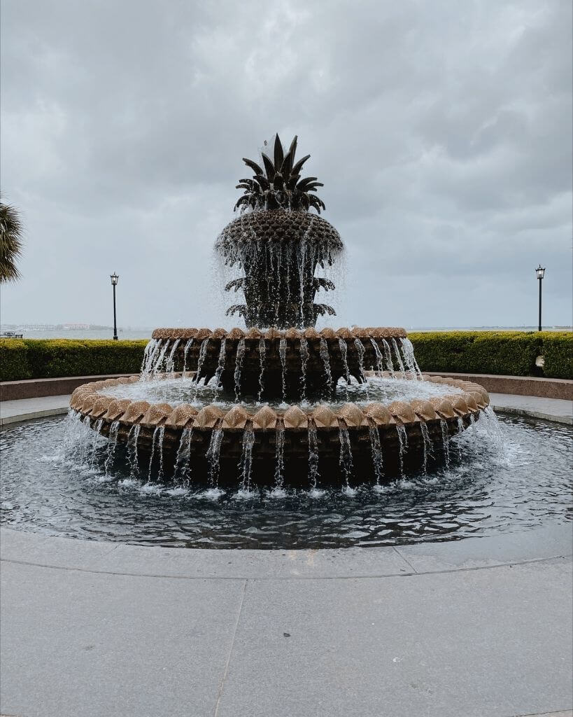 pineapple fountain in waterfront park charleston sc